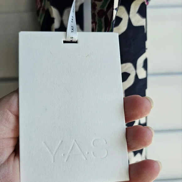 Y.A.S Top Yasmylia Crop Back Tie Spagetti Straps Viscose size L - Picture 4 of 9